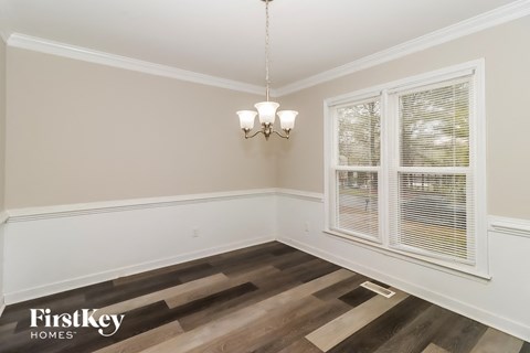 687 Crabtree Court SW 4 Beds Apartment for Rent