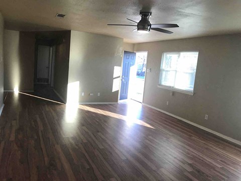 701 E MISSION St 3 Beds Apartment for Rent