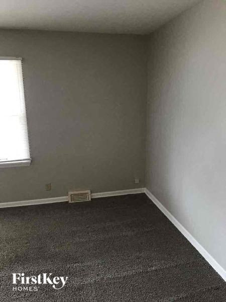 711 N Evanslawn Ave 4 Beds Apartment for Rent