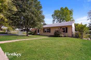717 Sunset Drive 3 Beds House for Rent - Photo Gallery 2