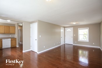 717 Sunset Drive 3 Beds House for Rent - Photo Gallery 3