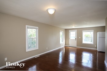 717 Sunset Drive 3 Beds House for Rent - Photo Gallery 4