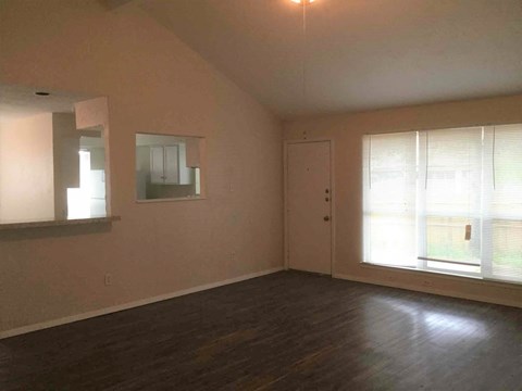 728 Southwynd St 3 Beds Apartment for Rent