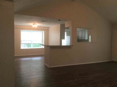 728 Southwynd St 3 Beds Apartment for Rent