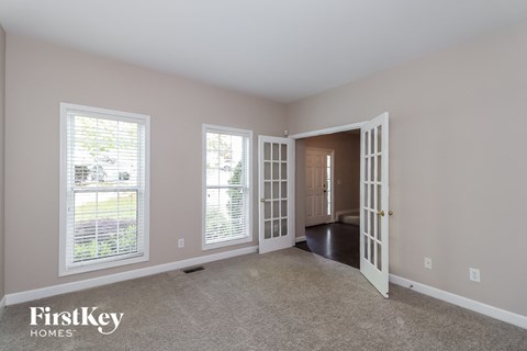 729 Tall Oaks Dr 5 Beds Apartment for Rent