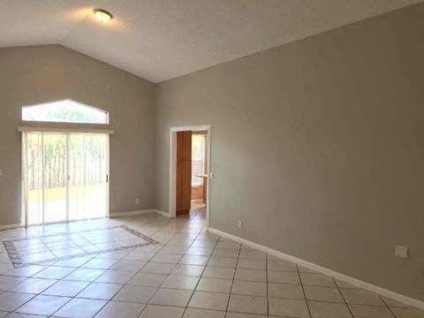 735 Sw 7 Court 4 Beds Apartment for Rent