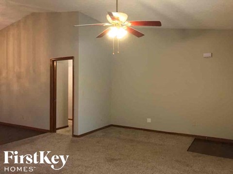 742 Eunice St 3 Beds Apartment for Rent