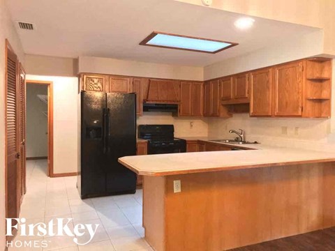 742 Eunice St 3 Beds Apartment for Rent