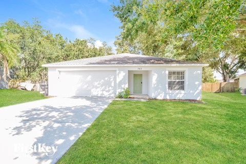 743 Pelican Ct 4 Beds Apartment for Rent