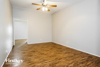 745 OAKWOOD AVENUE 3 Beds House for Rent - Photo Gallery 4