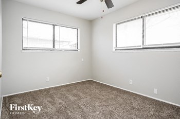 745 OAKWOOD AVENUE 3 Beds House for Rent - Photo Gallery 11