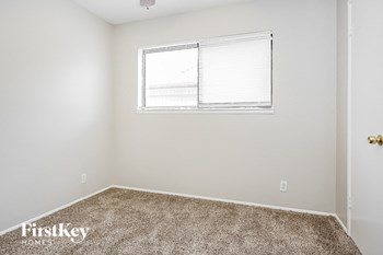 745 OAKWOOD AVENUE 3 Beds House for Rent - Photo Gallery 12