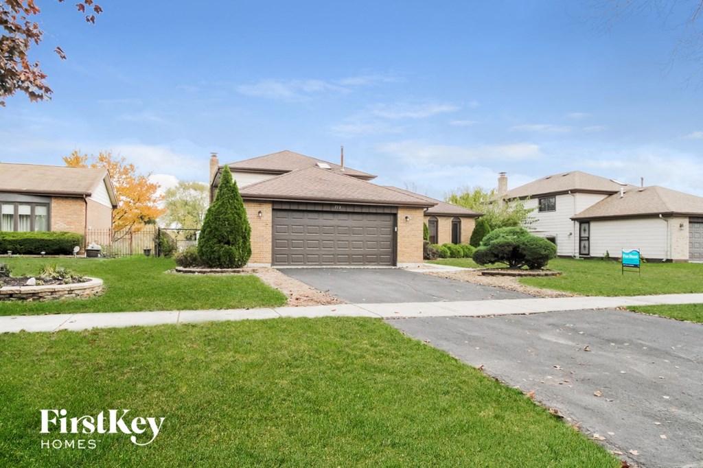 A residential area with houses and a clear sky.