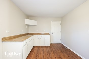 760 Larkdale Row 3 Beds House for Rent - Photo Gallery 3