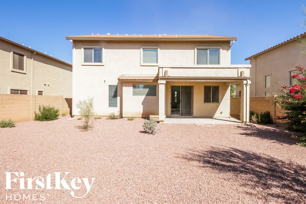 A house with a gravel driveway in front of it.