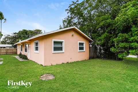 800 SW 9Th Ct 5 Beds Apartment for Rent