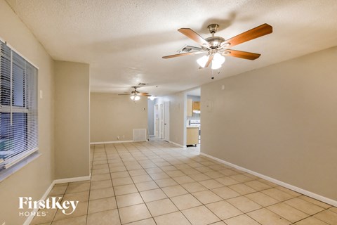 800 SW 9Th Ct 5 Beds Apartment for Rent