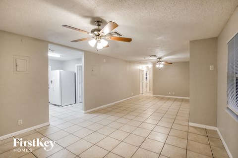 800 SW 9Th Ct 5 Beds Apartment for Rent