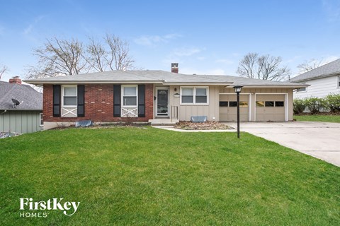 804 NW Hearnes Ave 3 Beds Apartment for Rent