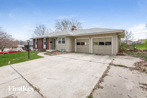 804 NW Hearnes Ave 3 Beds Apartment for Rent