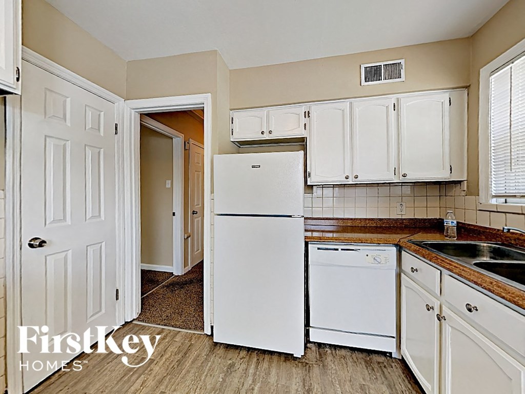 815 Saint Jean 3 Beds House for Rent - Photo Gallery 6