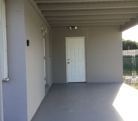 900 W Bloxham St 3 Beds Apartment for Rent