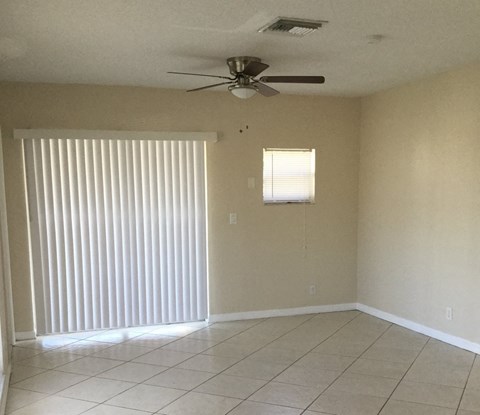 900 W Bloxham St 3 Beds Apartment for Rent