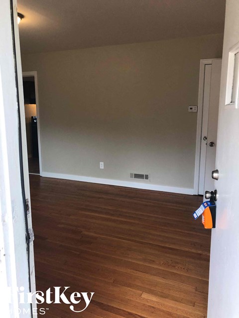 901 Elizabeth Drive 3 Beds Apartment for Rent