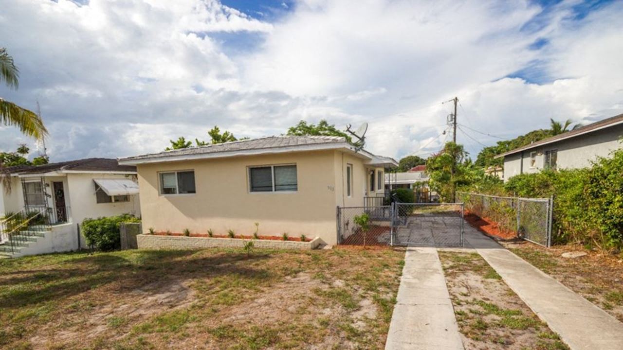 903 38Th St 3 Beds Apartment for Rent