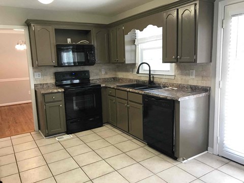 924 10Th St SW 3 Beds Apartment for Rent