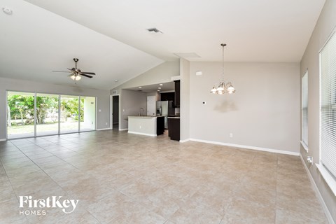 926 NW 9Th Pl 4 Beds Apartment for Rent