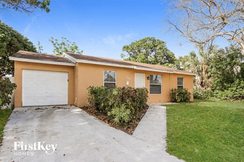 967 38Th St 3 Beds Apartment for Rent