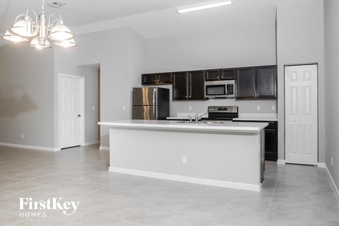 972 SW Longfellow Rd 4 Beds Apartment for Rent