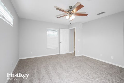 972 SW Longfellow Rd 4 Beds Apartment for Rent