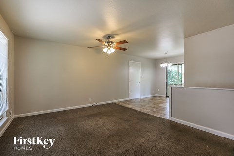 10111 E 77 Ter 4 Beds Apartment for Rent