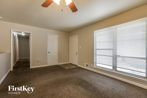 10111 E 77 Ter 4 Beds Apartment for Rent