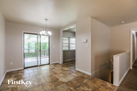10111 E 77 Ter 4 Beds Apartment for Rent