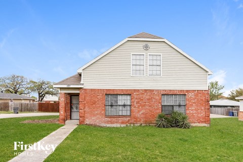 10207 Glen Vista Dr 4 Beds Apartment for Rent