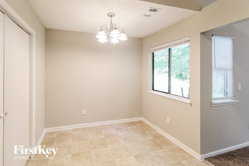 the dining room is spacious and ready for you to use