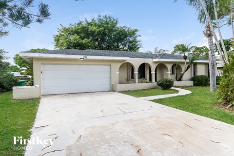 1032 SE Floresta Drive 4 Beds Apartment for Rent