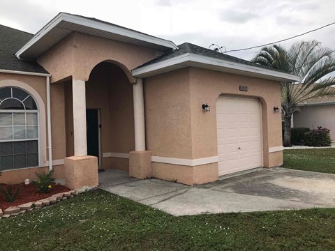 1036 SE 11Th Ter 2 Beds Apartment for Rent