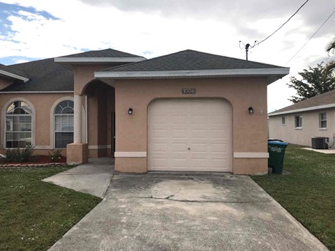 1036 SE 11Th Ter 2 Beds Apartment for Rent