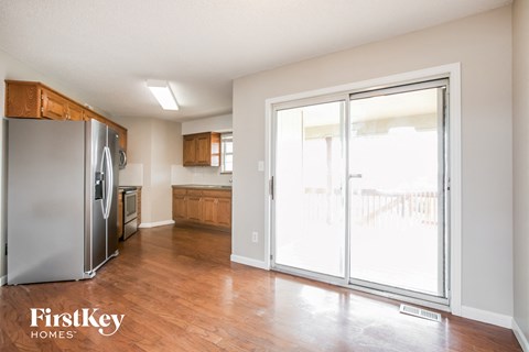 1049 NE Queens Cir 3 Beds Apartment for Rent