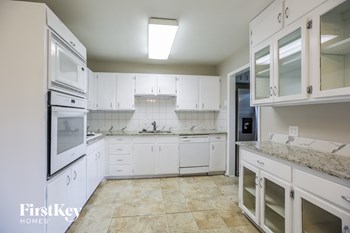 10510 W 90th St 4 Beds House for Rent - Photo Gallery 4