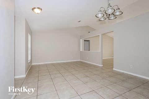 1062 Sw Longfellow Rd 3 Beds Apartment for Rent