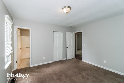 A room with a carpeted floor and a ceiling light.