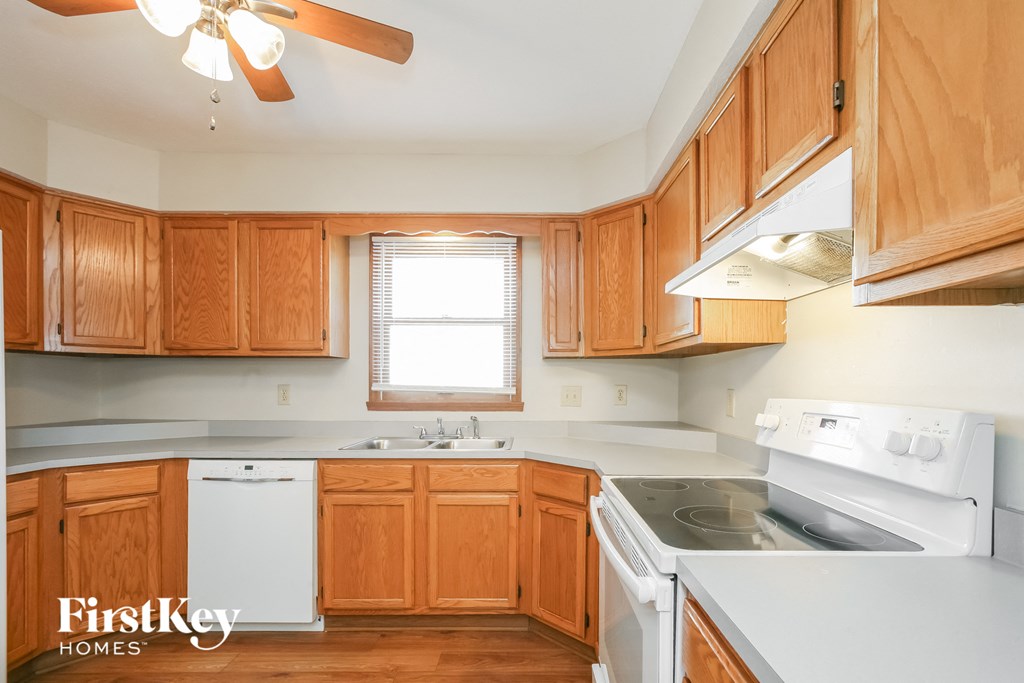 10709 Creekside Woods Dr Indianapolis, IN 46239