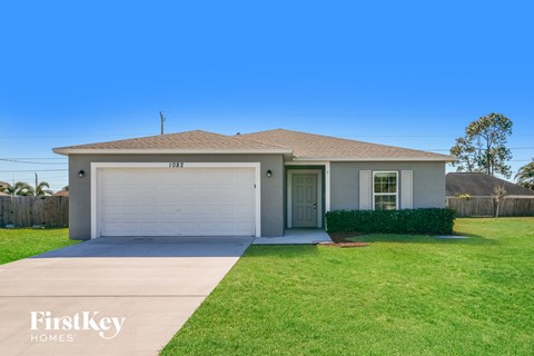 1082 SW Bianca Ave 4 Beds Apartment for Rent