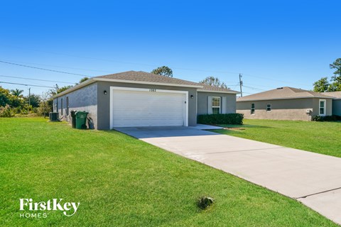 1082 SW Bianca Ave 4 Beds Apartment for Rent