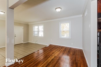 10909 Edgecliffe Dr 3 Beds House for Rent - Photo Gallery 4